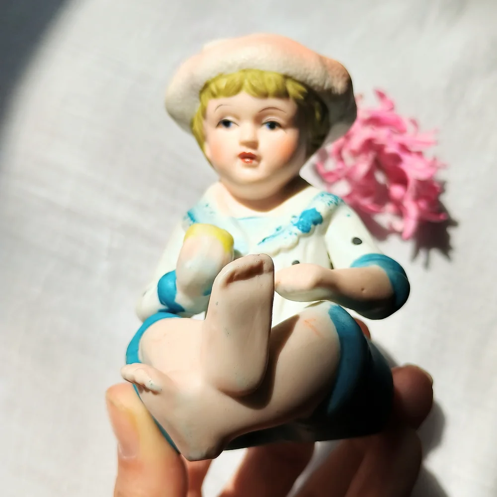 🌺 COQUETTE CORE🌺 VTG little boy blue Piano Baby, 1940s bisque porcelain figure